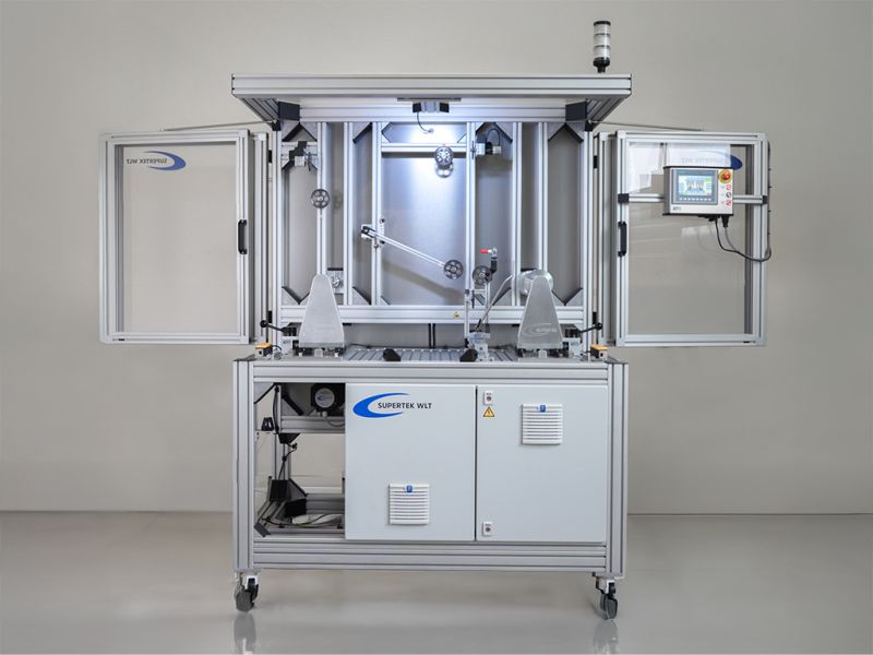 Hochgeschwindigkeits-Umspulmaschine Hochgeschwindigkeits-Umspulmaschine für Glasfaser-Drahtfilamente – moderne Industrieanlage zum präzisen und schnellen Aufspulen von Glasfaser- und Drahtfasern. Die Maschine ermöglicht automatisiertes, effizientes Wickeln technischer Fasern in hoher Qualit
